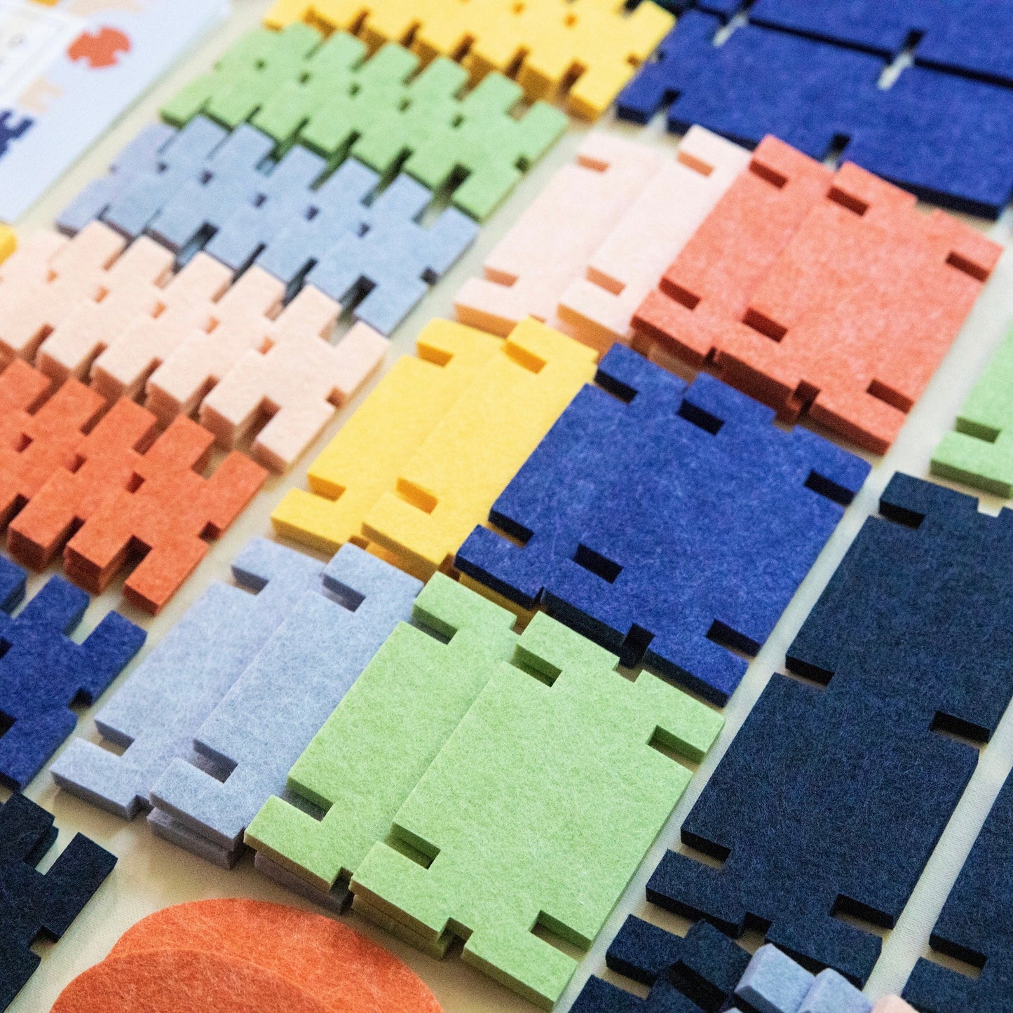 interlocking blocks architectural set + felt board